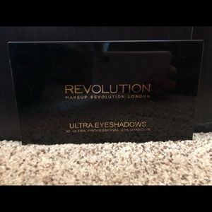 Makeup revolution ultra eyeshadow palette